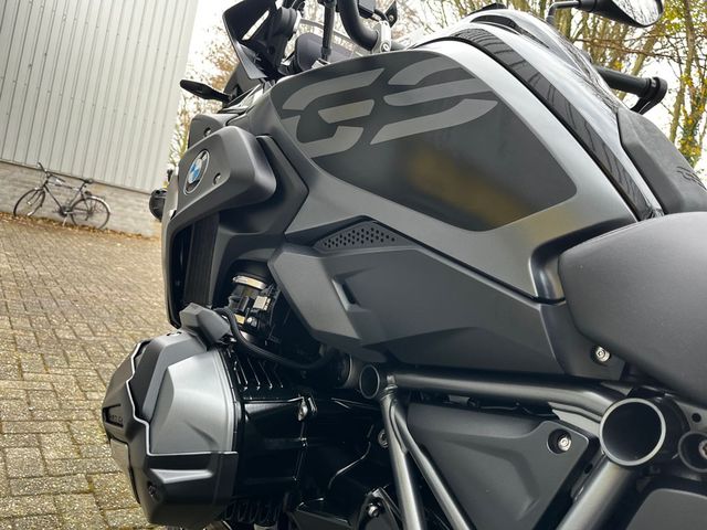 bmw - r-1250-gs-triple-black