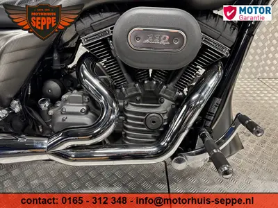 HARLEY-DAVIDSON ELECTRA GLIDE ULTRA SCREAMIN EAGLE CVO FLHTCUSE – foto 2