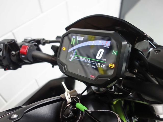kawasaki - z900