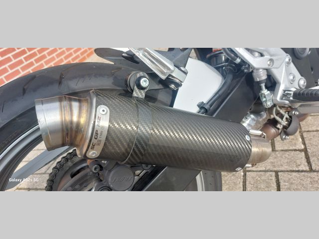 suzuki - gsr-750