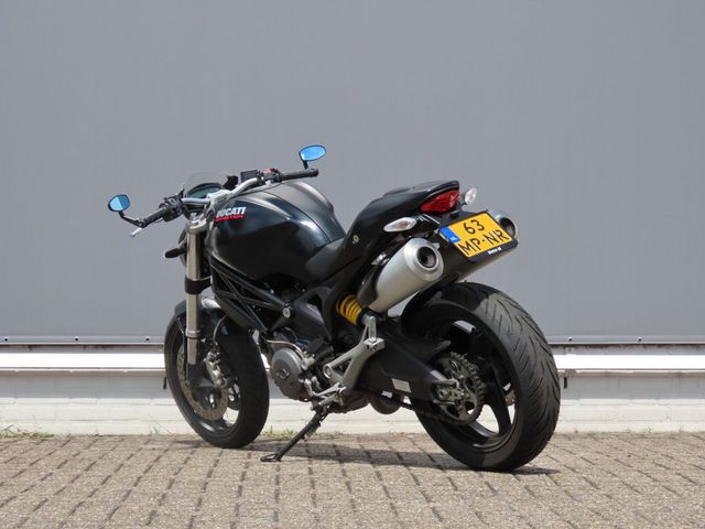 ducati - monster-696