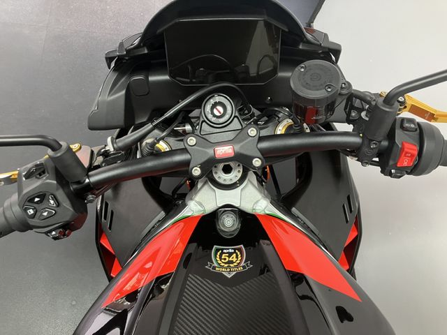 aprilia - tuono--v4-1100-factory
