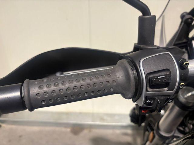 moto-guzzi - v-85-tt-guardia-d-onore-850