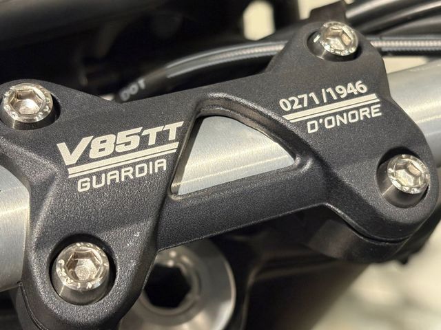 moto-guzzi - v-85-tt-guardia-d-onore-850