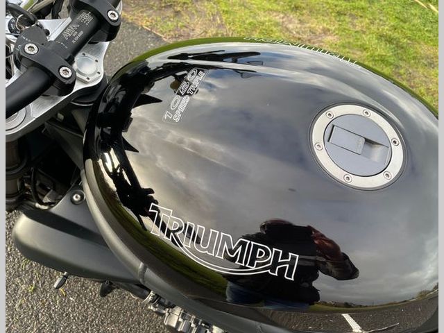 triumph - speed-triple-1050