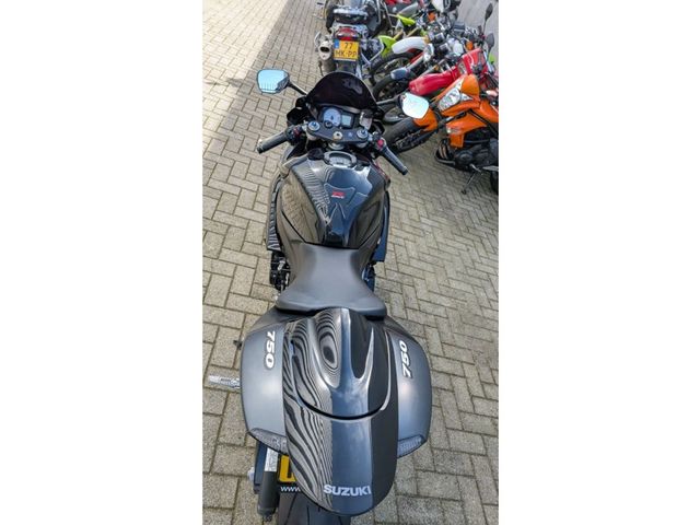 suzuki - gsx-r-750