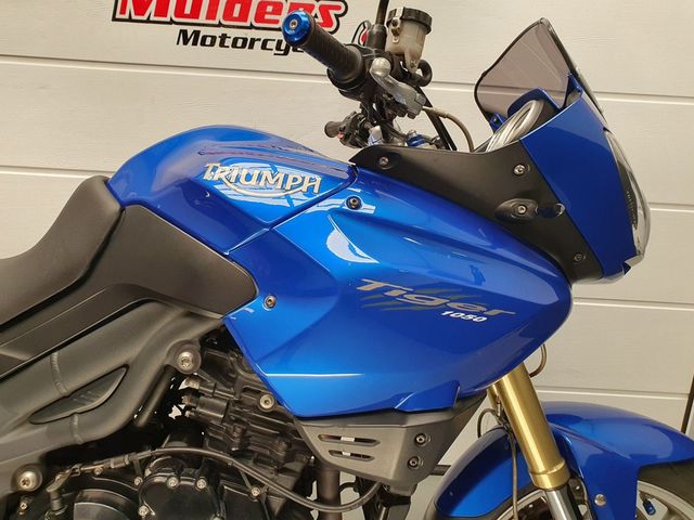 triumph - tiger-1050