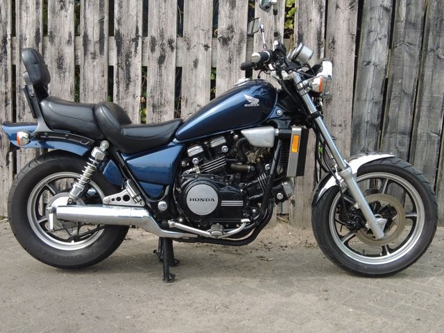 honda - vf-750-c-magna