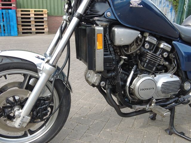 honda - vf-750-c-magna