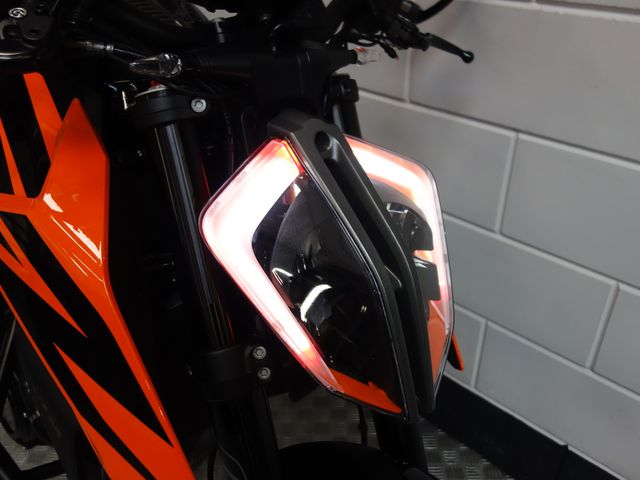 ktm - 1290-super-duke-r