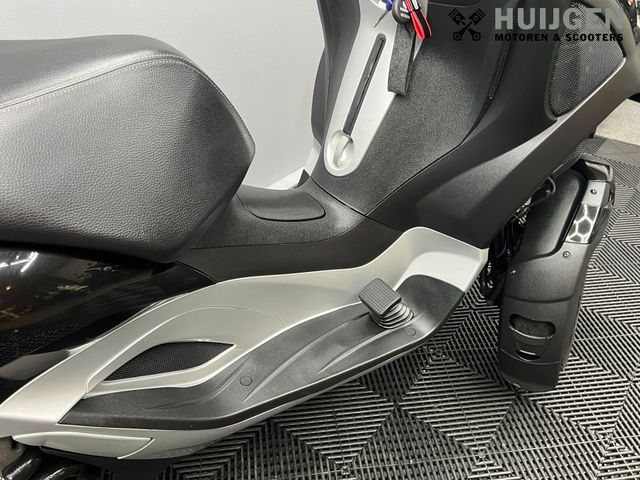piaggio - mp3-300-lt-yourban