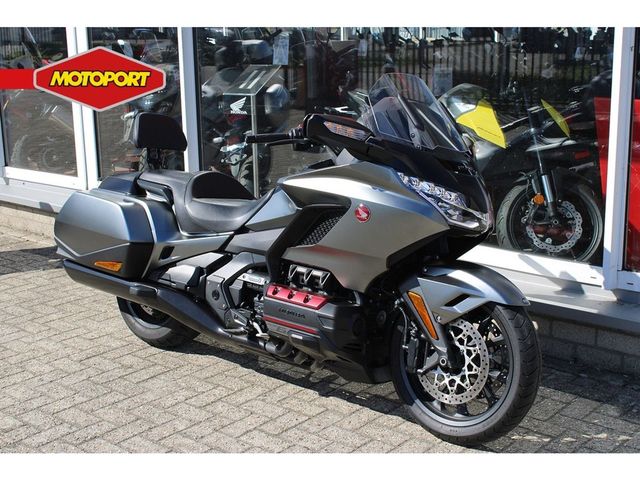 honda - gl-1800-goldwing-bagger