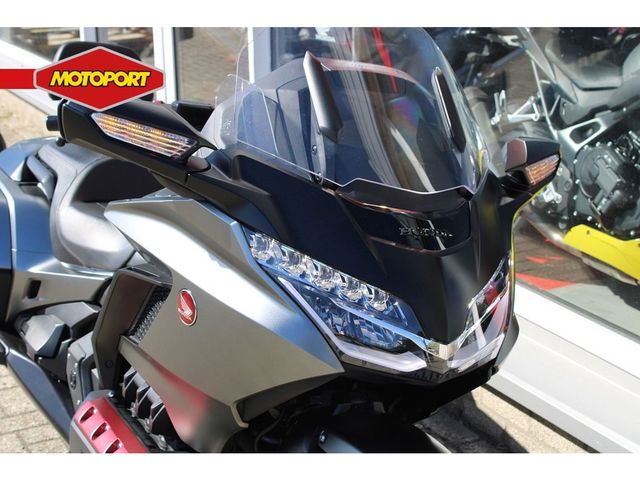 honda - gl-1800-goldwing-bagger