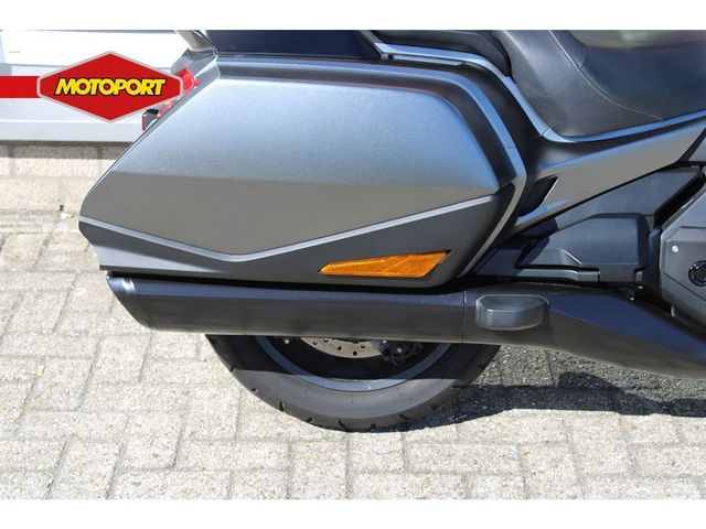 honda - gl-1800-goldwing-bagger