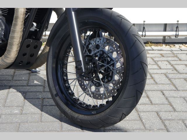 triumph - thruxton-900