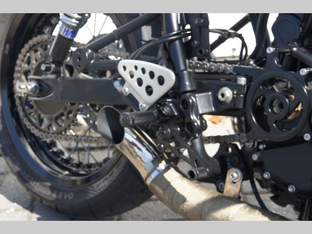triumph - thruxton-900