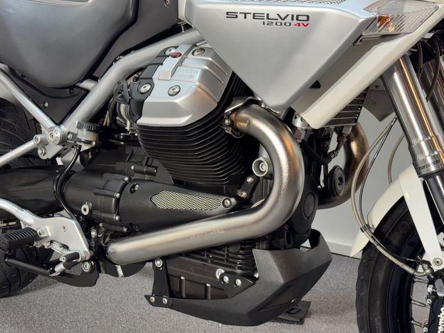 moto-guzzi - stelvio-1200-abs