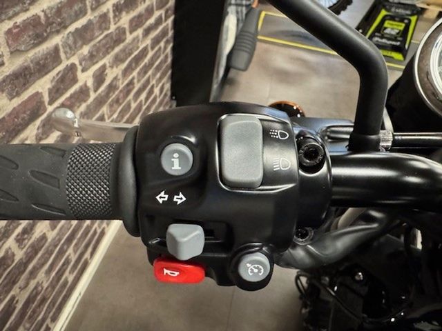 triumph - bonneville-t-120-black