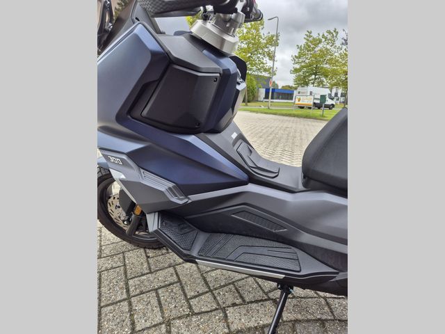 sym - adx-300
