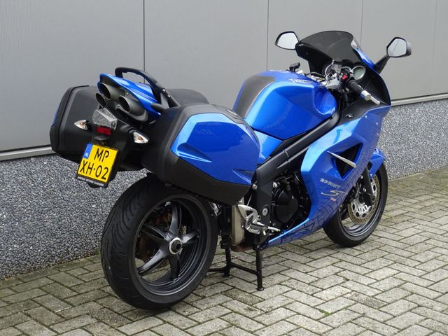 triumph - sprint-st-1050-abs