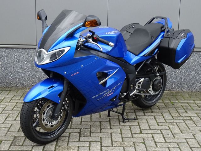 triumph - sprint-st-1050-abs