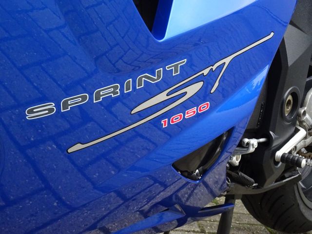 triumph - sprint-st-1050-abs