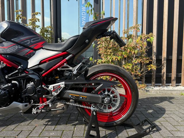 kawasaki - z900