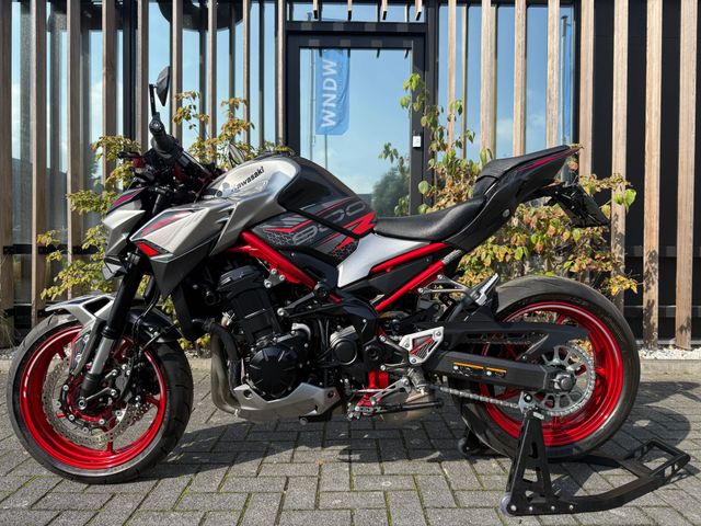 kawasaki - z900
