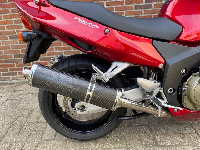 honda - cbr-1100--xx-super-blackbird
