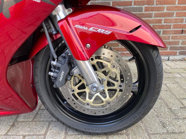 honda - cbr-1100--xx-super-blackbird