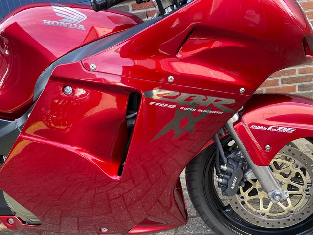 honda - cbr-1100--xx-super-blackbird