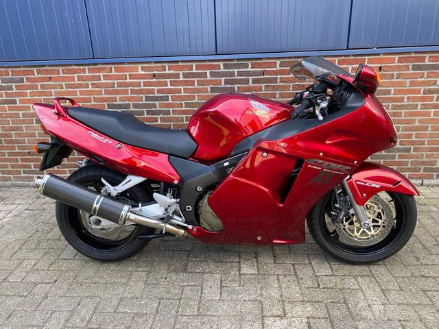 honda - cbr-1100--xx-super-blackbird