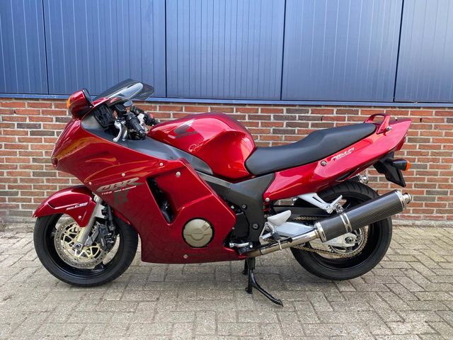 honda - cbr-1100--xx-super-blackbird