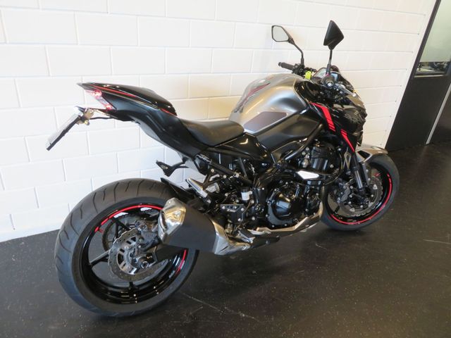 kawasaki - z900