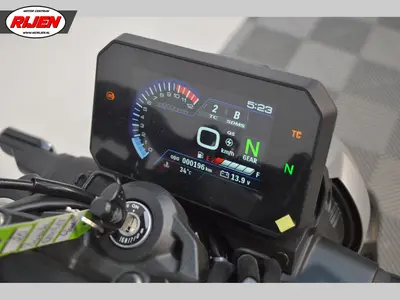 SUZUKI GSX-8T – foto 4