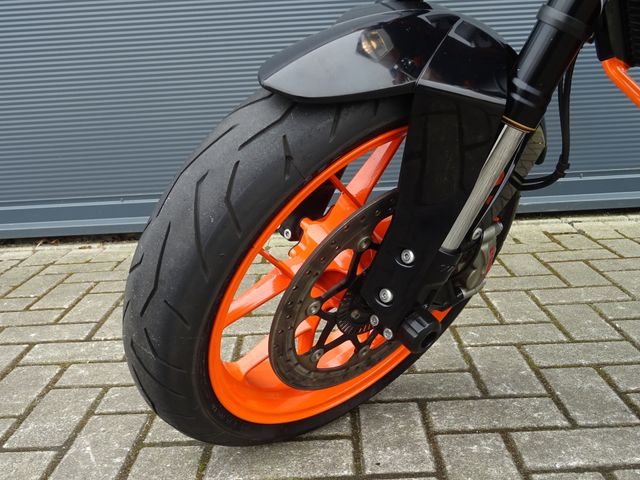 ktm - 690-duke-r-abs