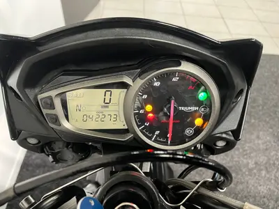 TRIUMPH STREET TRIPLE S – foto 2