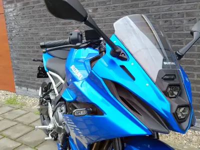 SUZUKI GSX-8R – foto 3