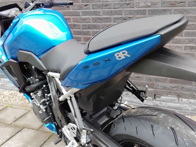 suzuki - gsx-8r