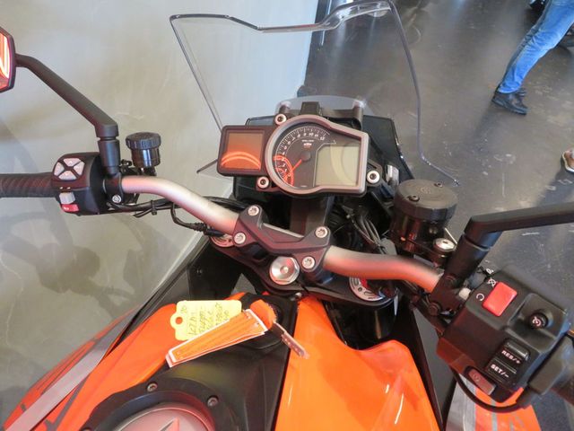 ktm - 1290-super-duke-gt