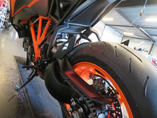ktm - 1290-super-duke-gt
