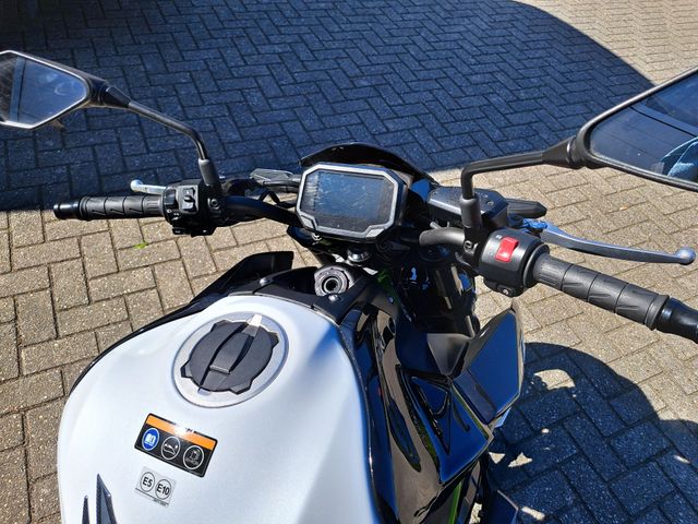 kawasaki - z900