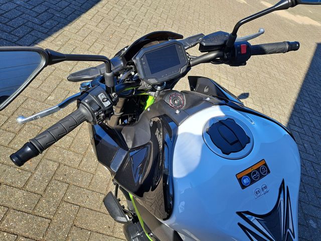 kawasaki - z900