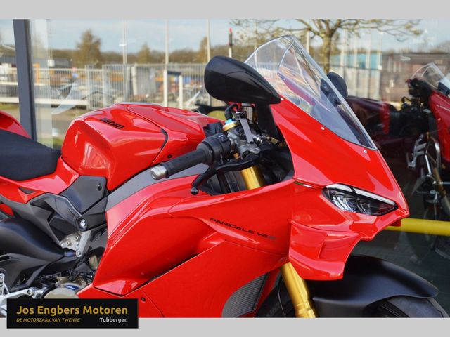ducati - panigale-v4-s