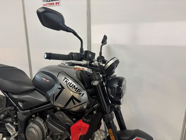 triumph - trident-660