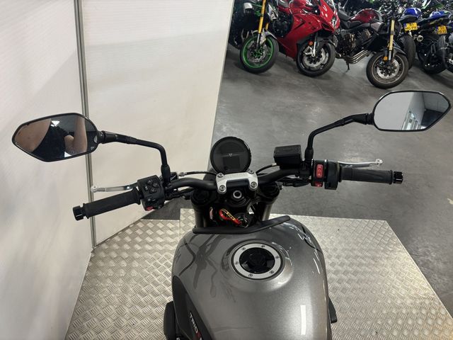 triumph - trident-660