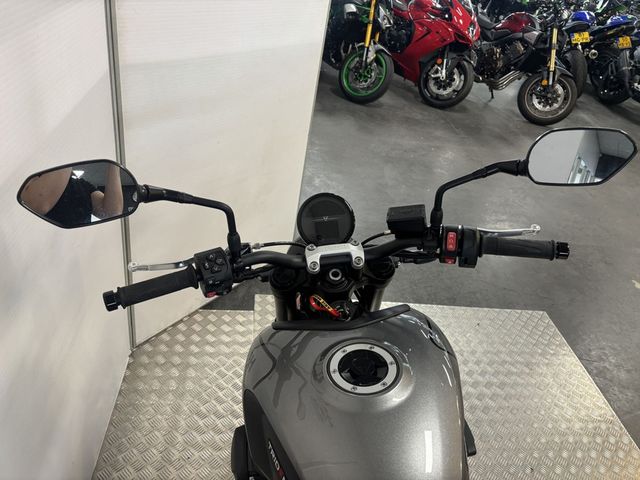 triumph - trident-660