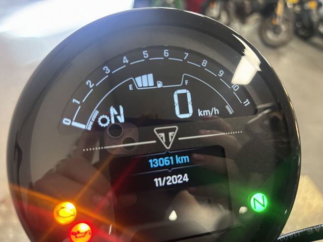triumph - trident-660