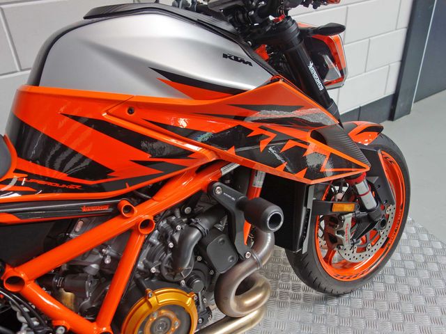 ktm - 1290-super-duke-r