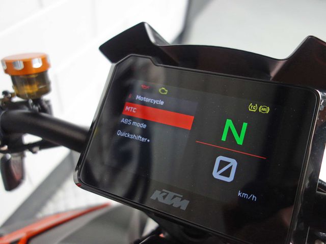 ktm - 1290-super-duke-r